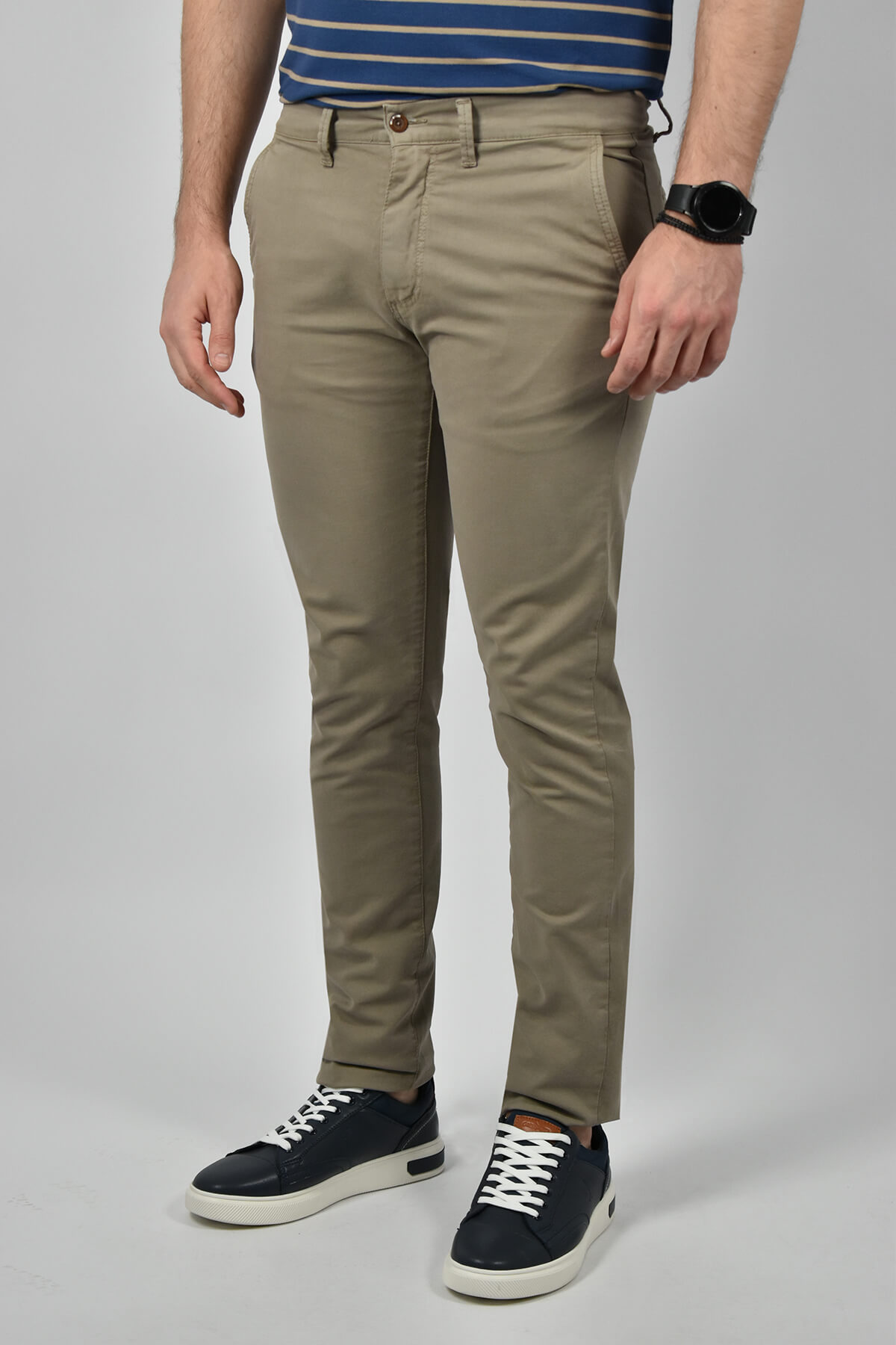 Red Wave Chinos Trousers